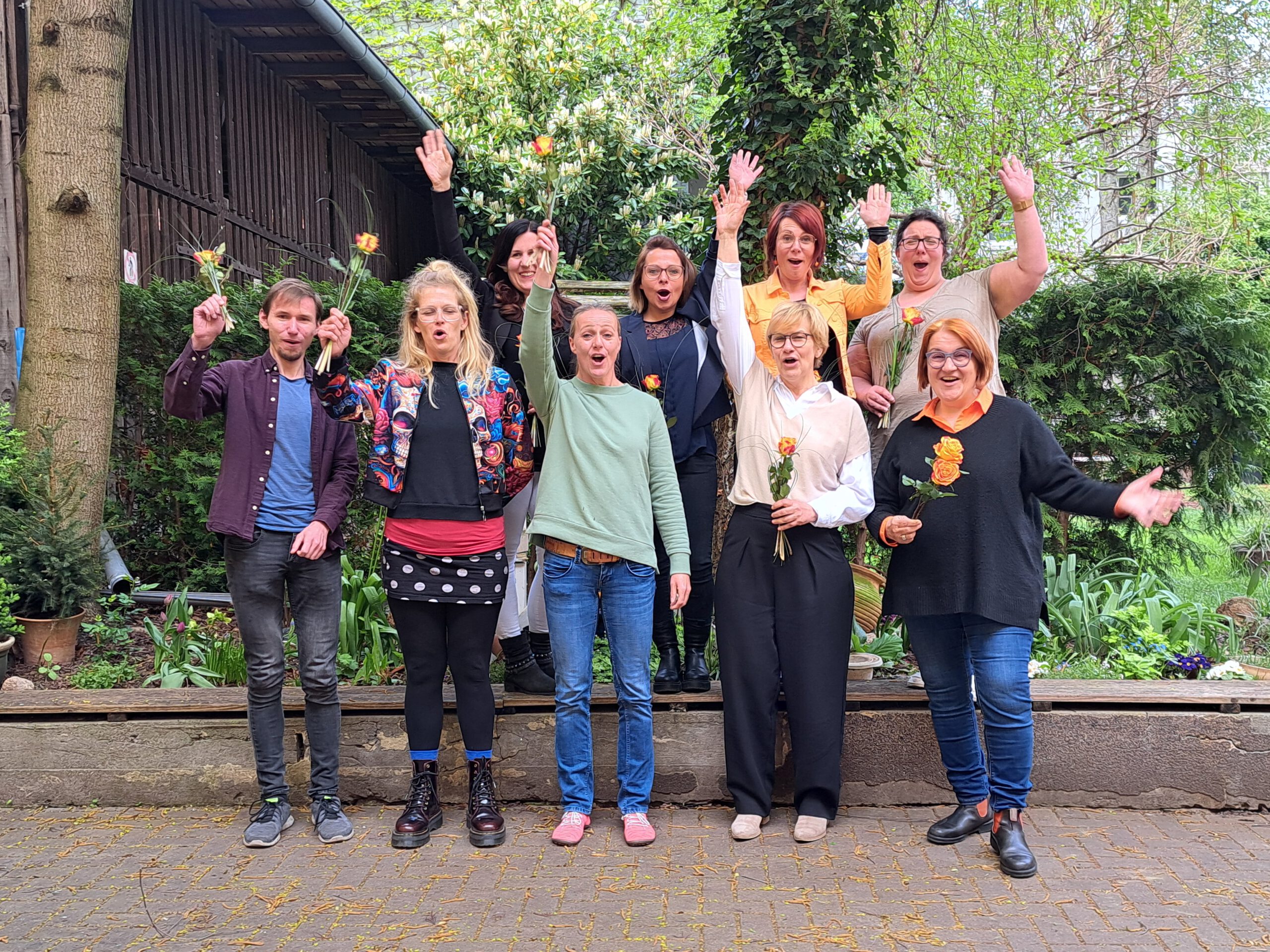     Abschluss des 9 Kurses „Gute Führung entwickeln“ im April 2025 

9 Chefinnen und Chefs beenden die Weiterbildung über 8 Module erfolgreich und treffen sich weiter als Coachinggruppe bei SOFI-P. Der nächste und 10. Kurs beginnt im Sommer 2026 bei SOFI-P.